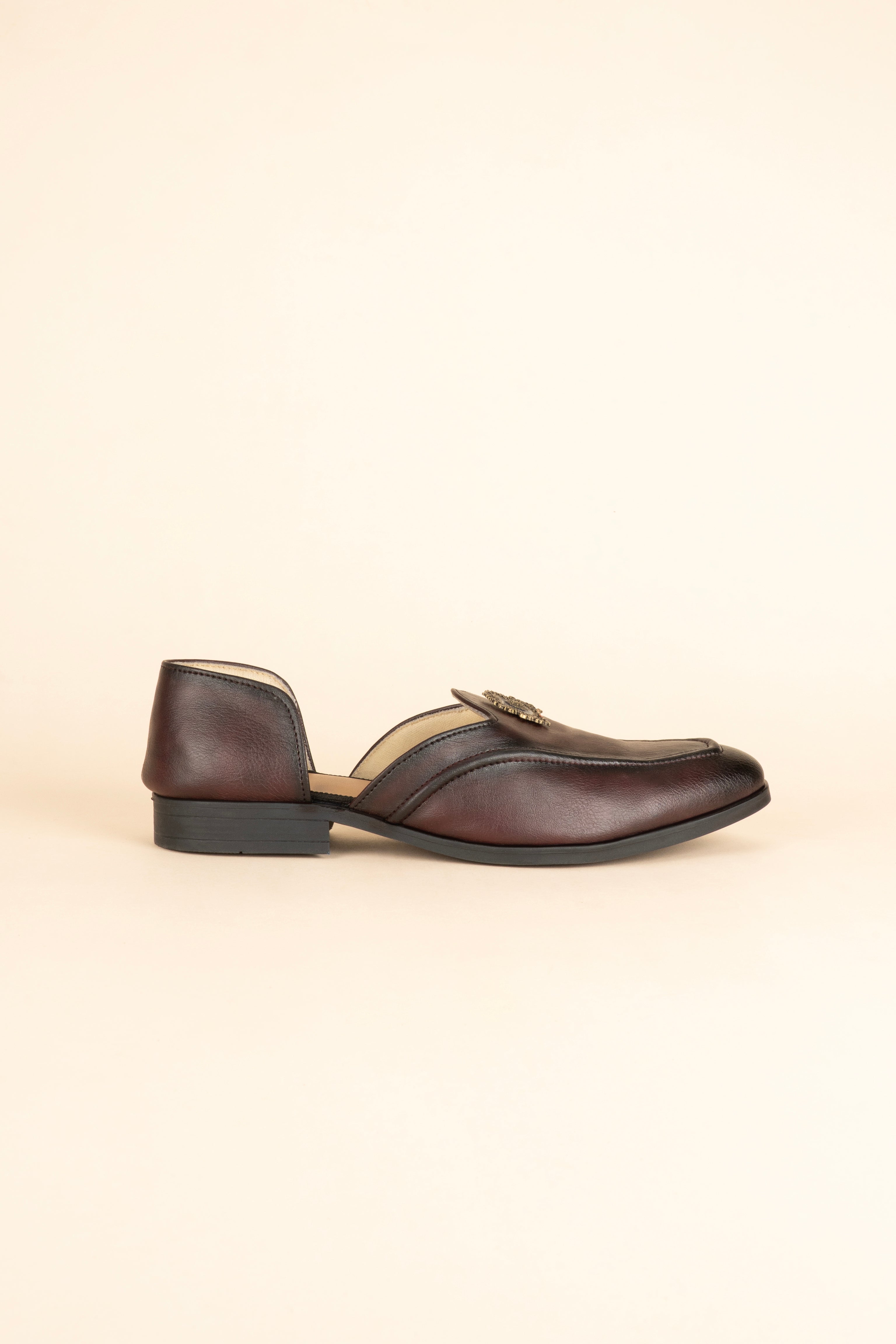 The Crest-Emblem Mahogany Mojari