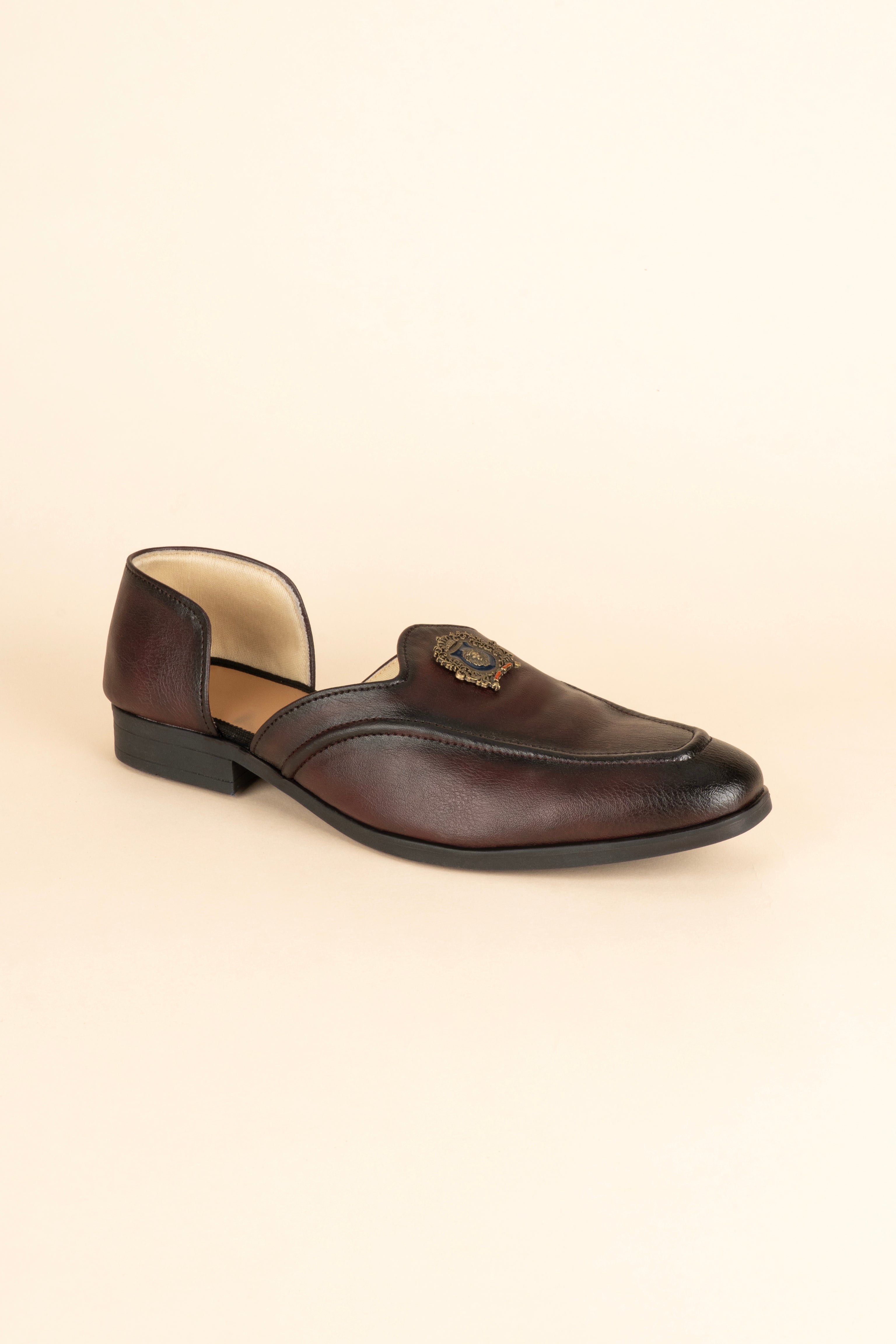 The Crest-Emblem Mahogany Mojari