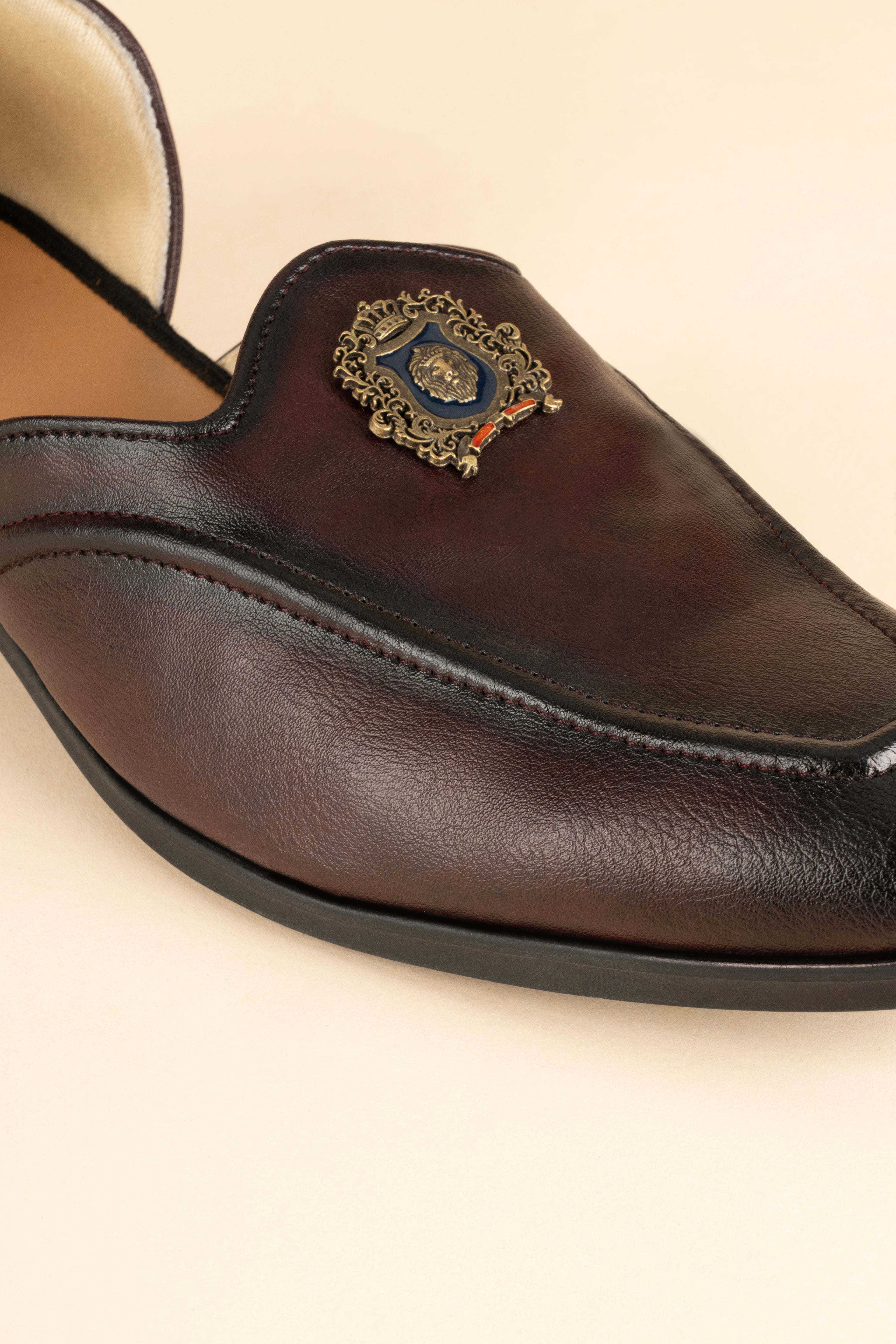 The Crest-Emblem Mahogany Mojari