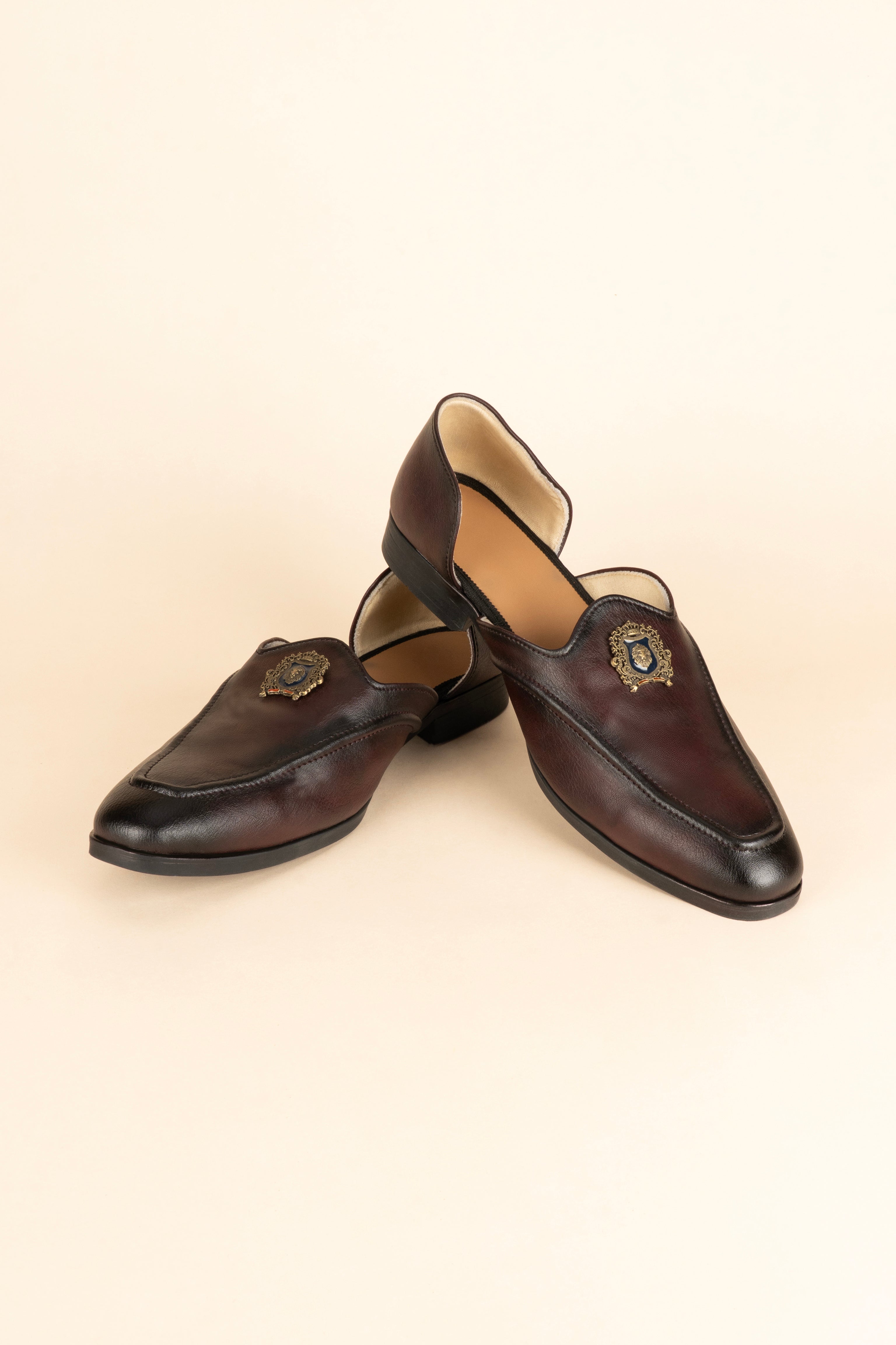 The Crest-Emblem Mahogany Mojari
