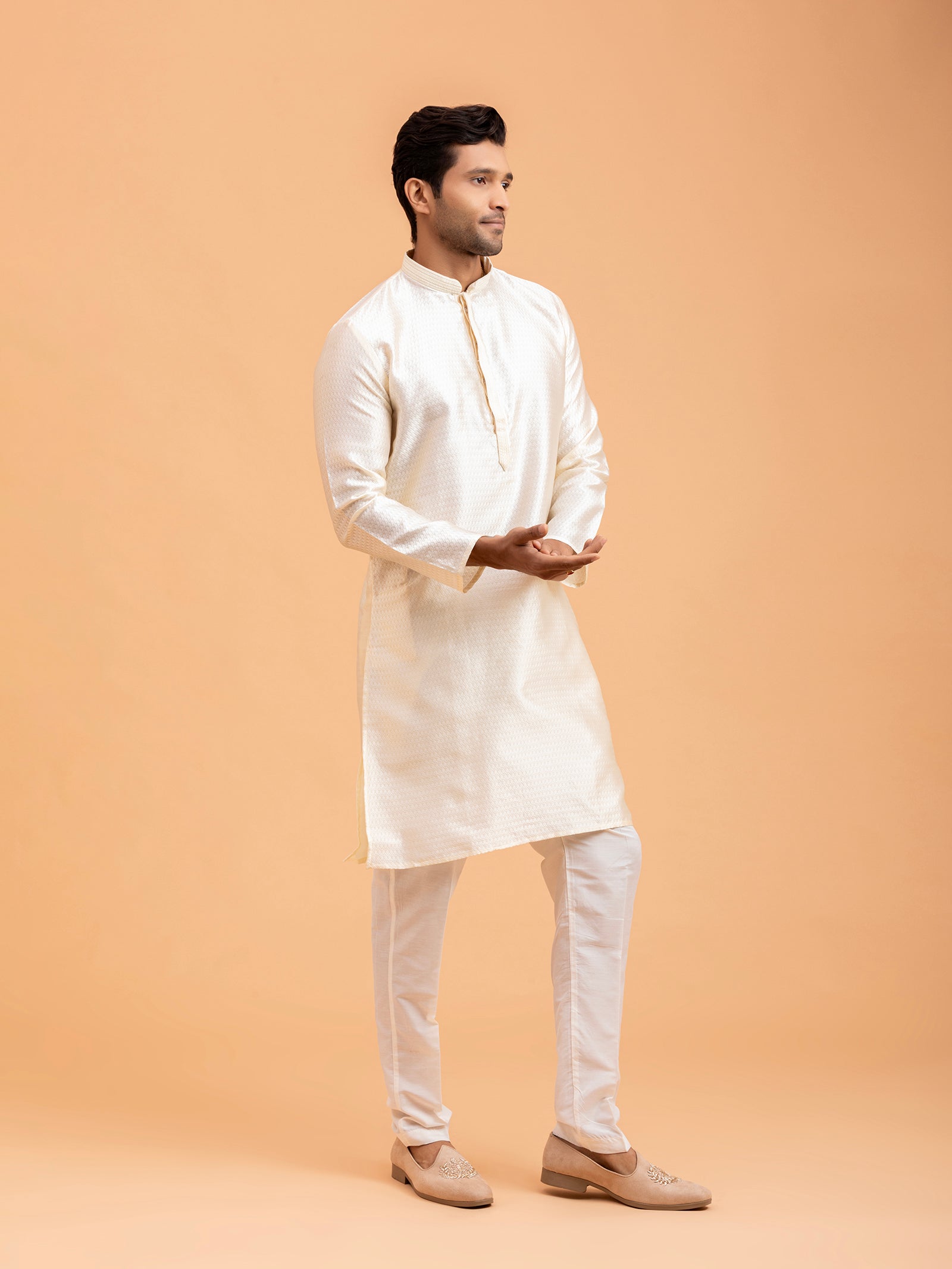 Alabaster Crest Kurta Set
